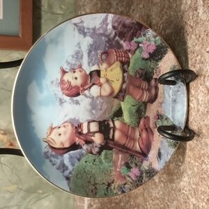Hummel Plate Little Companions "Little Explorers" Limited Ed 1 of 12 (Have All)